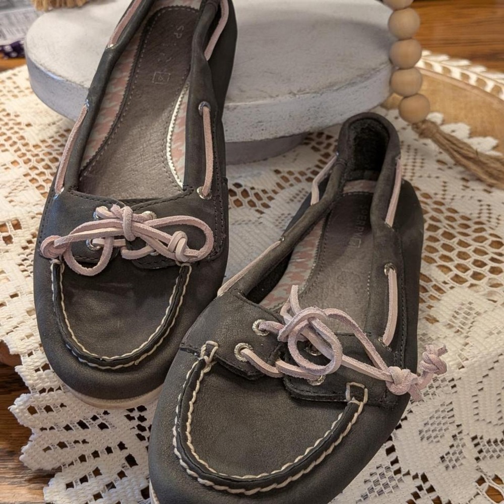 Grey‎ Sperry Flat Suede Size 7.5